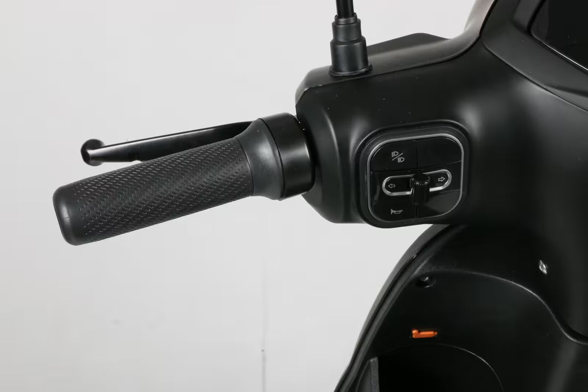 Just-e VIBE e-scooter elettrico con pedalata assistita