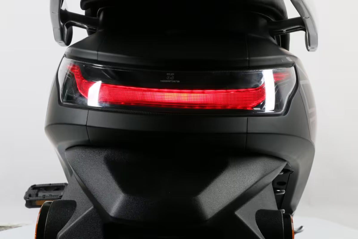 Just-e VIBE e-scooter elettrico con pedalata assistita